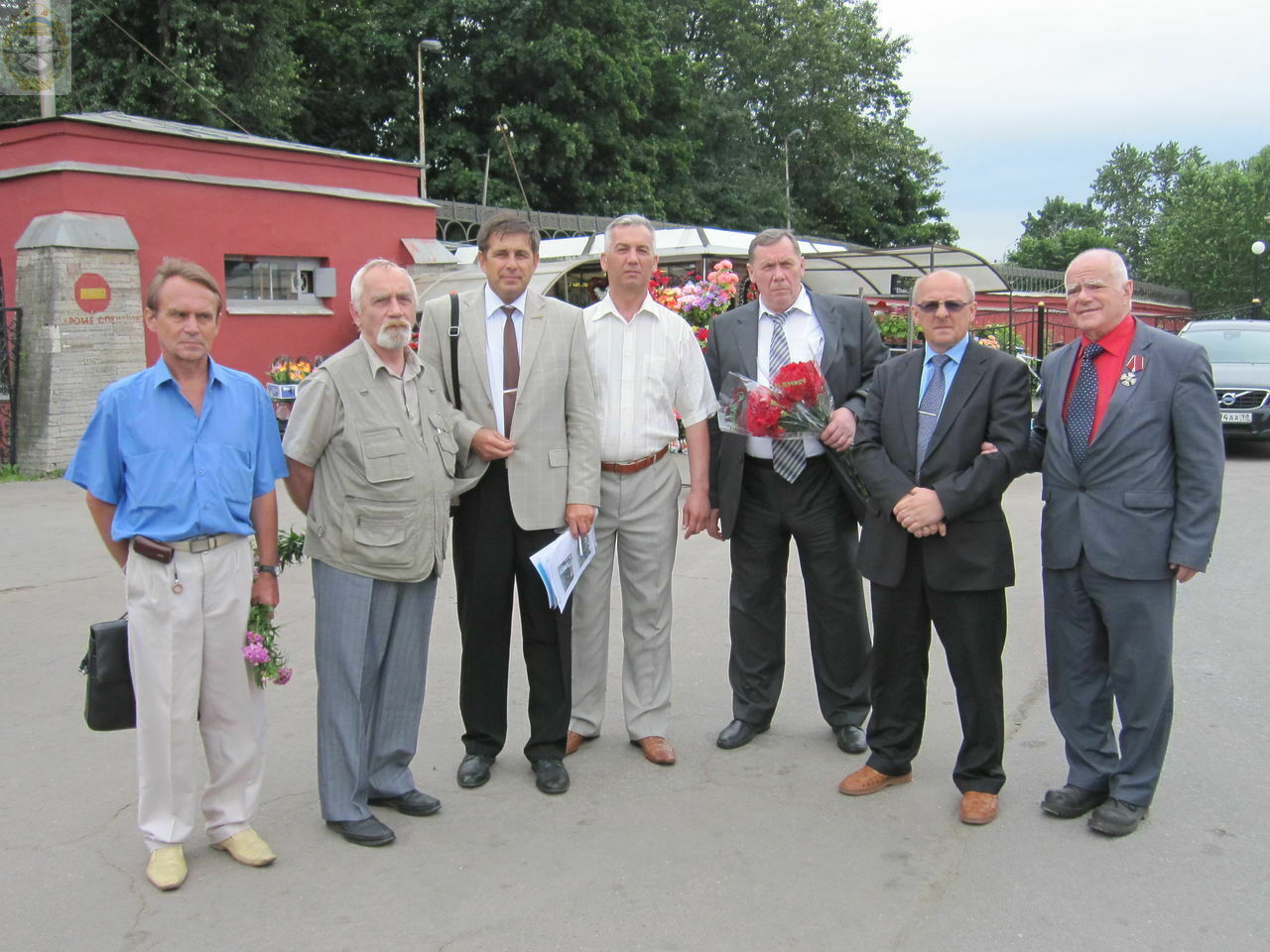 4 июля 2011 года. Красненькое кладбище Санкт-Петербурга. Траурная церемония  у могил лейтенанта Б. Корчилова и капитана 3 ранга Ю.Постьева 